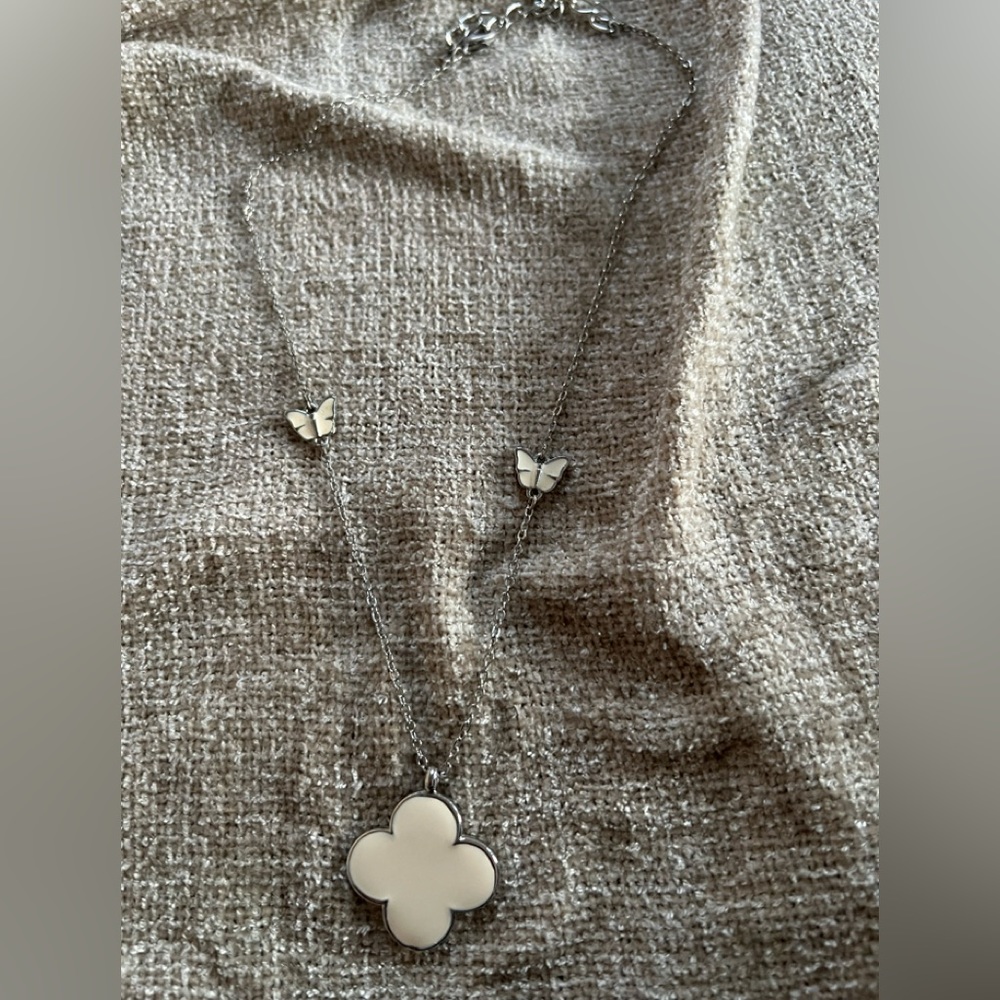 Fleur Di Lis Necklace